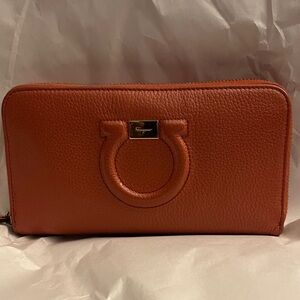 Ferragamo 22C843 Women's Long Wallet Gancho City Red Salvatore Ferragamo, red